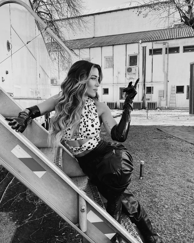 Jimena Baron photo 12 of 1275