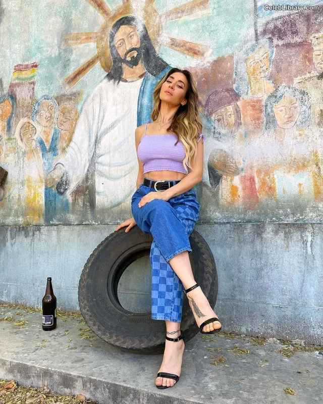 Jimena Baron photo 4 of 1275