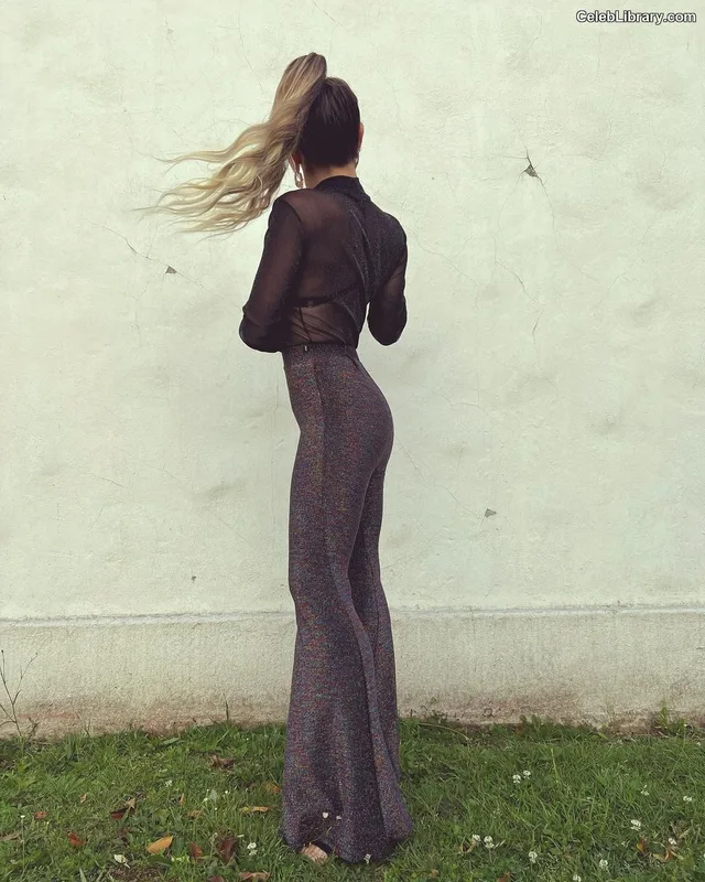 Jimena Baron photo 3 of 1275