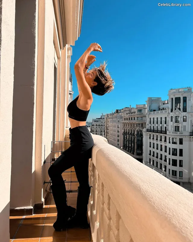 Jimena Baron photo 3 of 1275