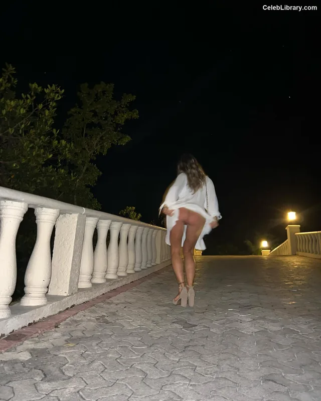 Jimena Baron photo 14 of 1275