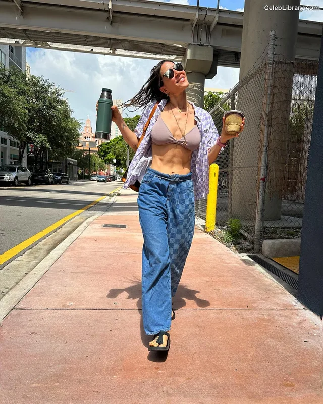Jimena Baron photo 6 of 1275