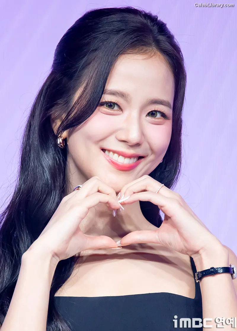 Jisoo - BLΛƆKPIИK ( BLACKPINK ) photo 9 of 2451