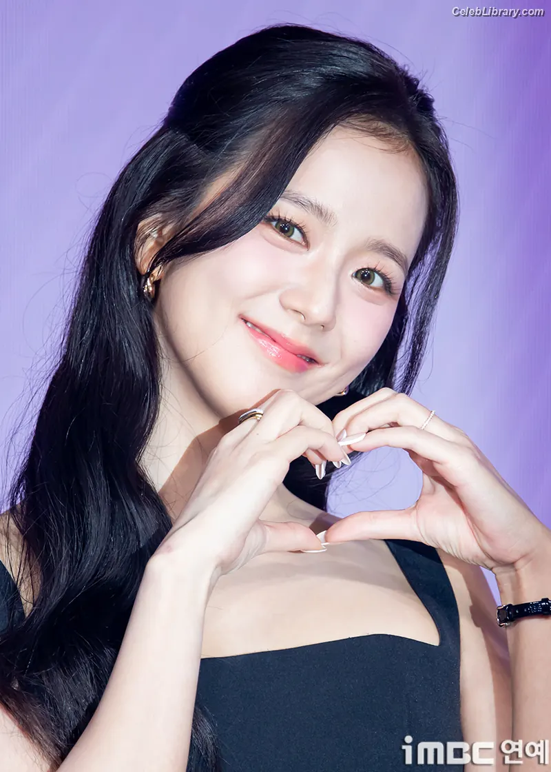Jisoo - BLΛƆKPIИK ( BLACKPINK ) photo 12 of 2451