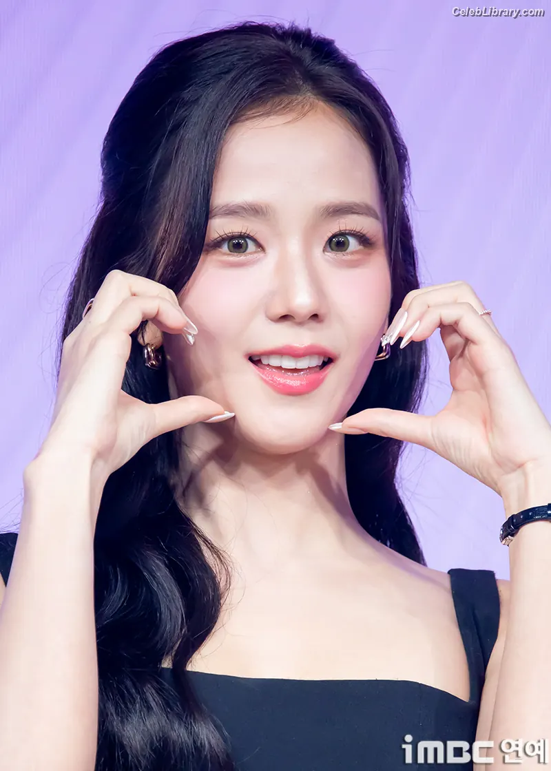 Jisoo - BLΛƆKPIИK ( BLACKPINK ) photo 24 of 2451