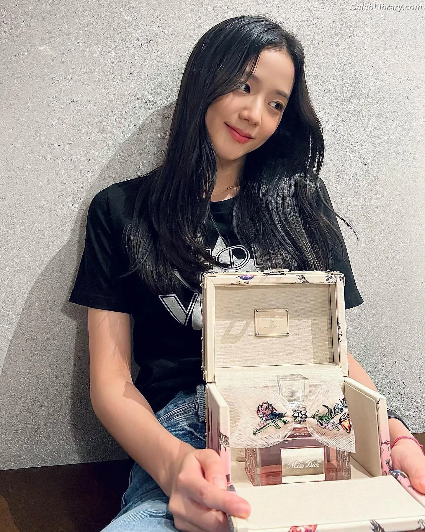 Jisoo  - BLΛƆKPIИK ( BLACKPINK ) photo 7 of 2451