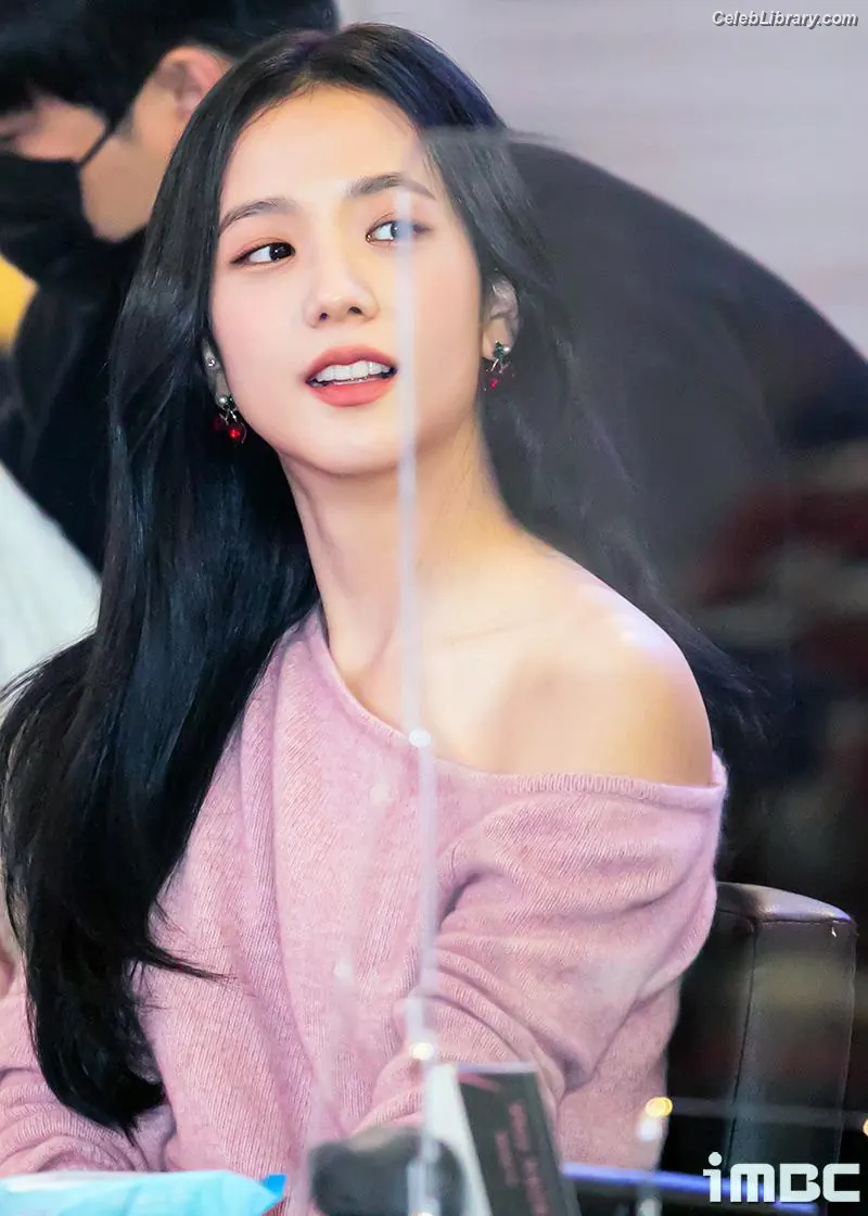 Jisoo - BLΛƆKPIИK ( BLACKPINK ) photo 17 of 2451