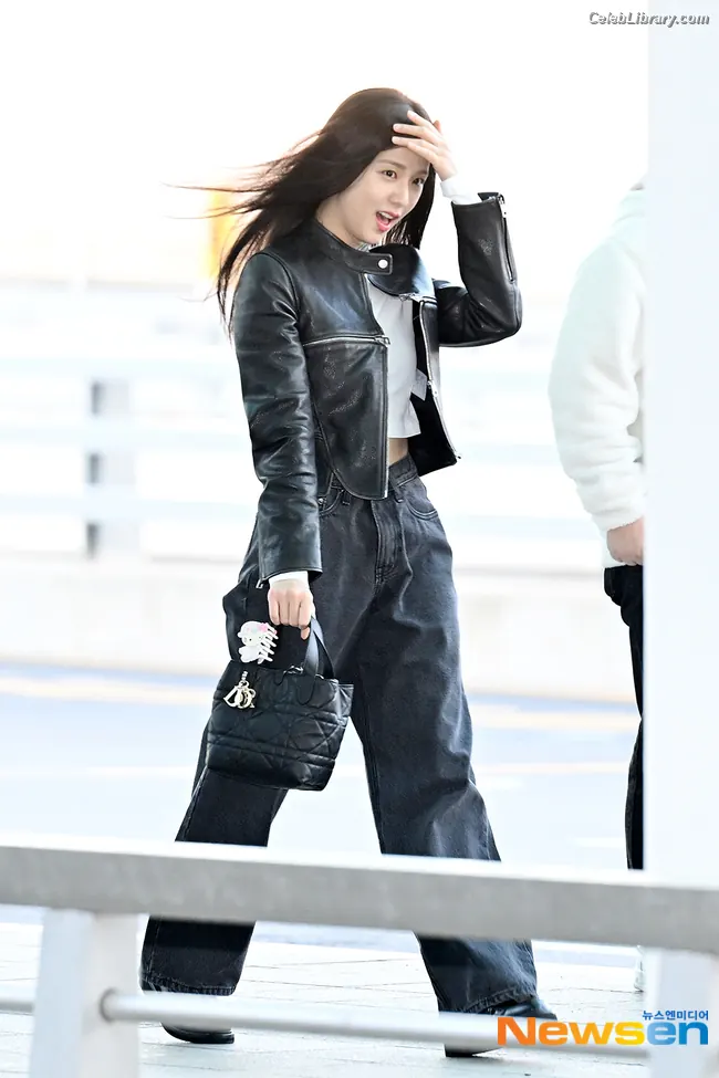 Jisoo  - BLΛƆKPIИK ( BLACKPINK ) photo 21 of 2451