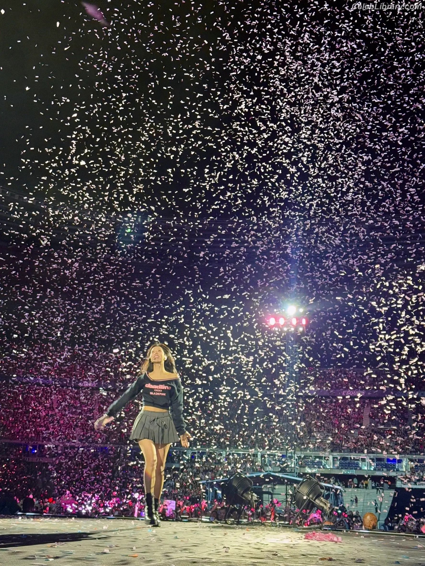 Jisoo  - BLΛƆKPIИK ( BLACKPINK ) photo 4 of 2451