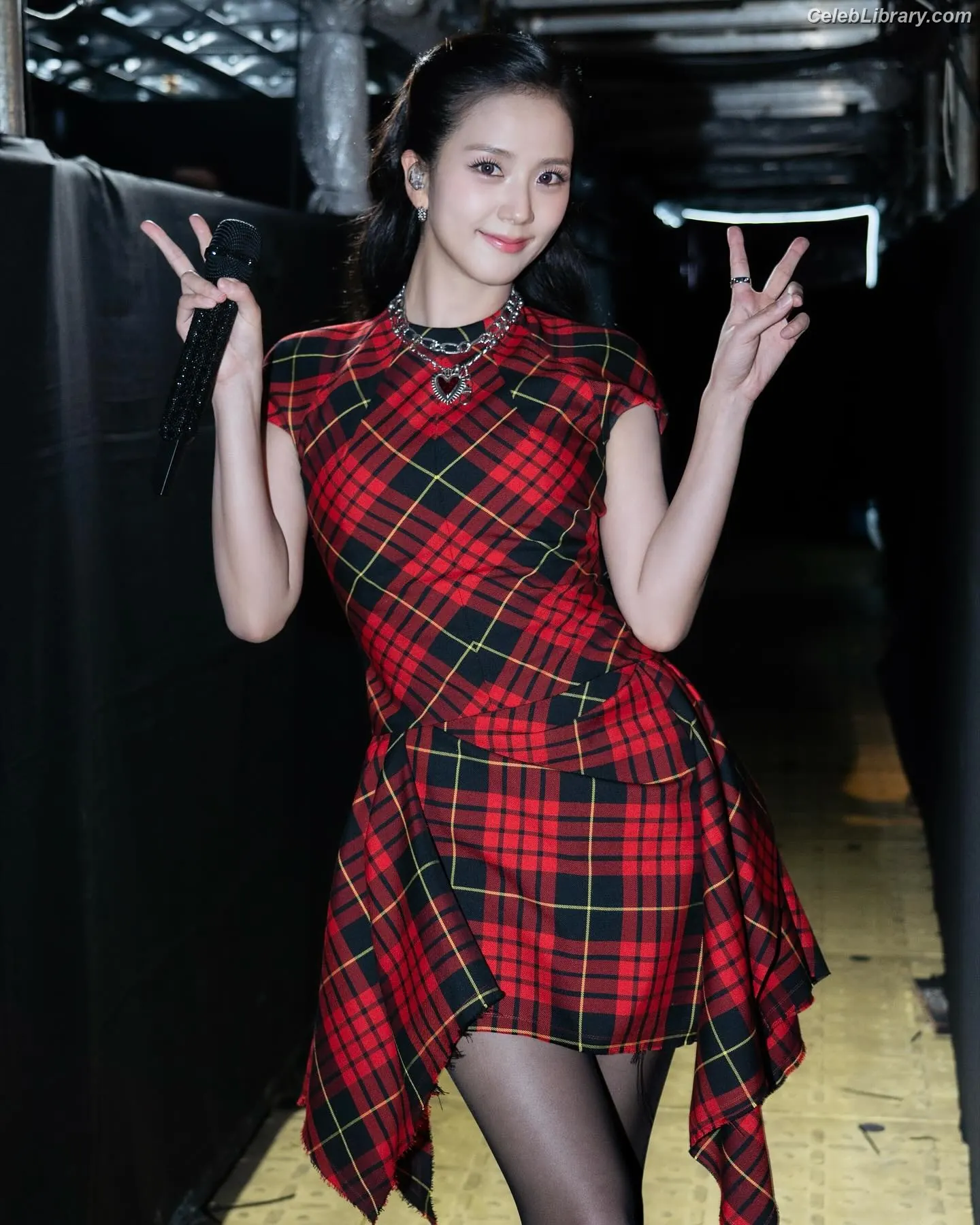 Jisoo  - BLΛƆKPIИK ( BLACKPINK ) photo 12 of 2451