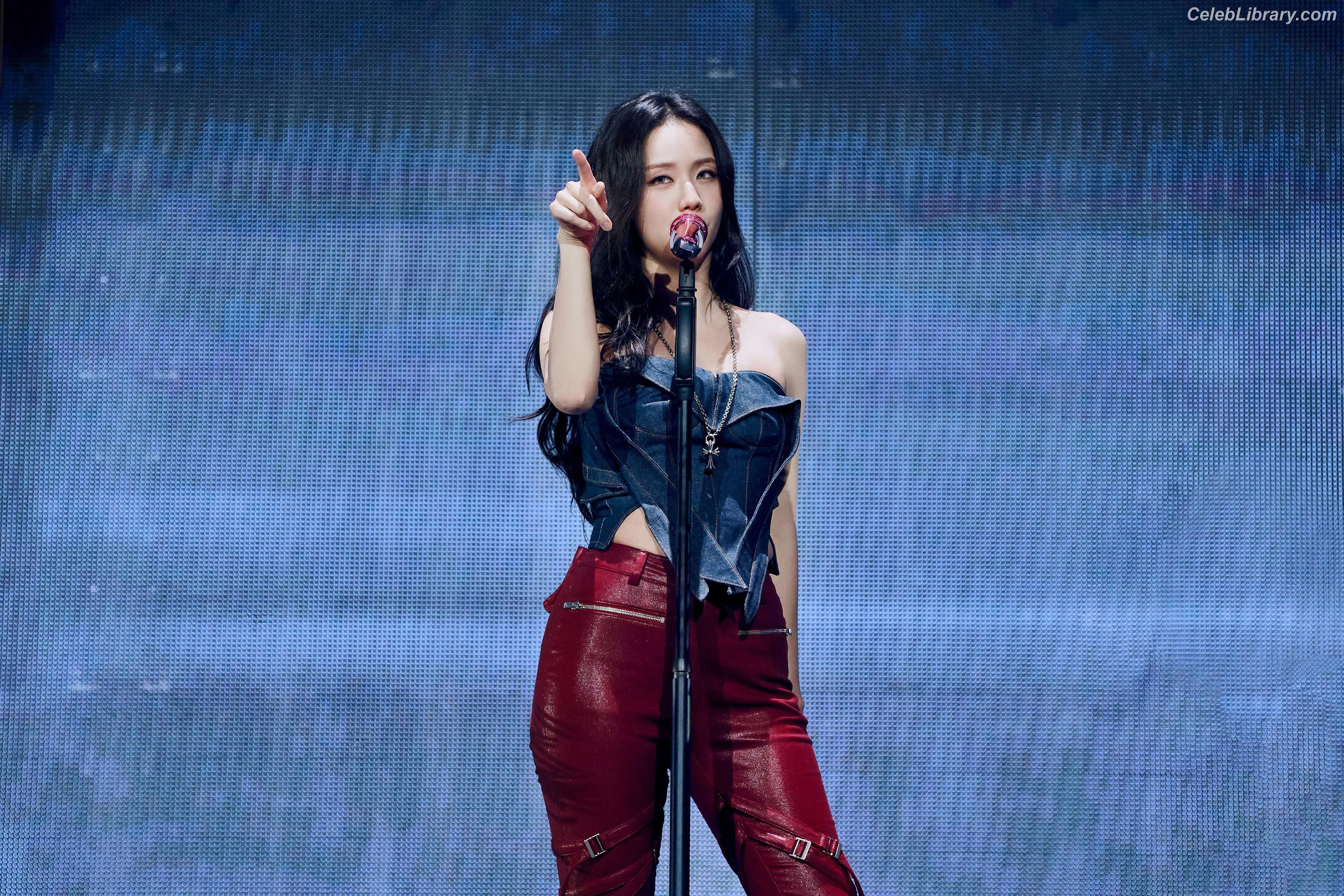 Jisoo  - BLΛƆKPIИK ( BLACKPINK ) photo 7 of 2451