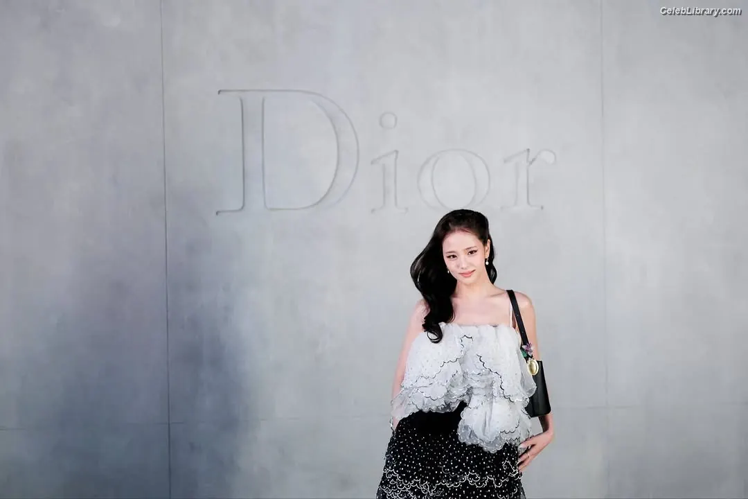 Jisoo - BLΛƆKPIИK ( BLACKPINK ) photo 4 of 2451