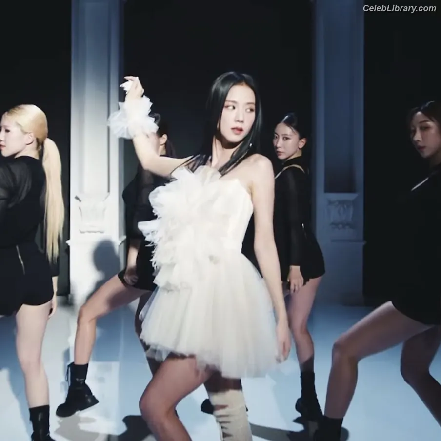 Jisoo - BLΛƆKPIИK ( BLACKPINK ) photo 17 of 2451