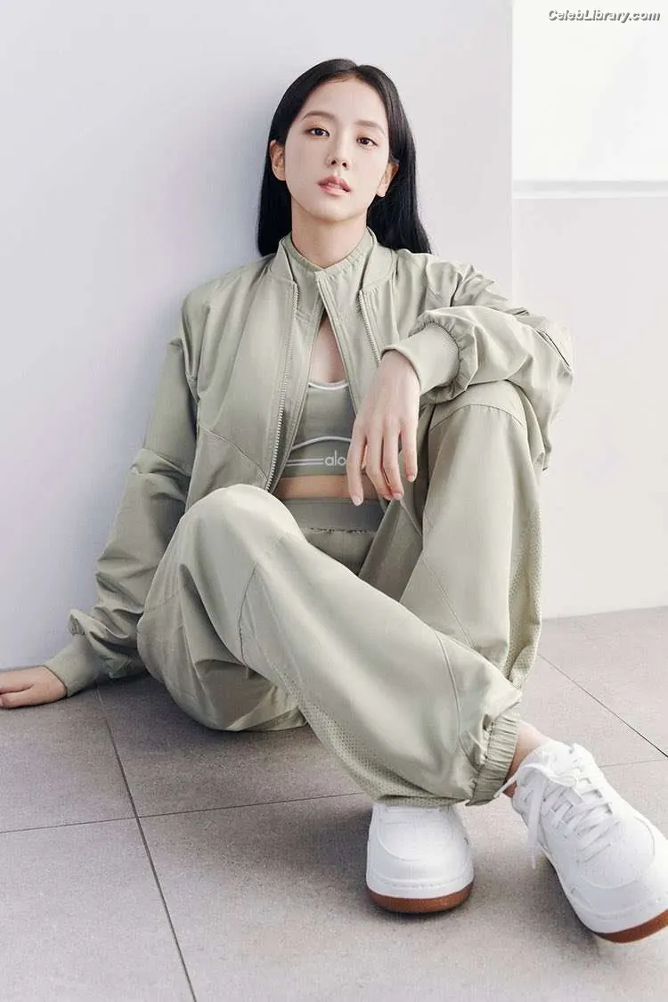 Jisoo  - BLΛƆKPIИK ( BLACKPINK ) photo 2 of 2451