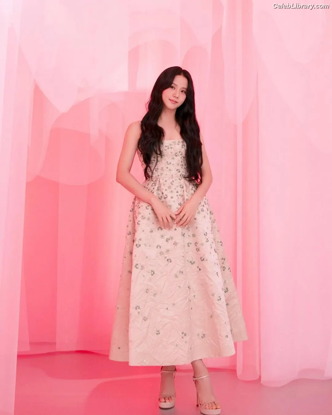 Jisoo - BLΛƆKPIИK ( BLACKPINK ) photo 3 of 2451