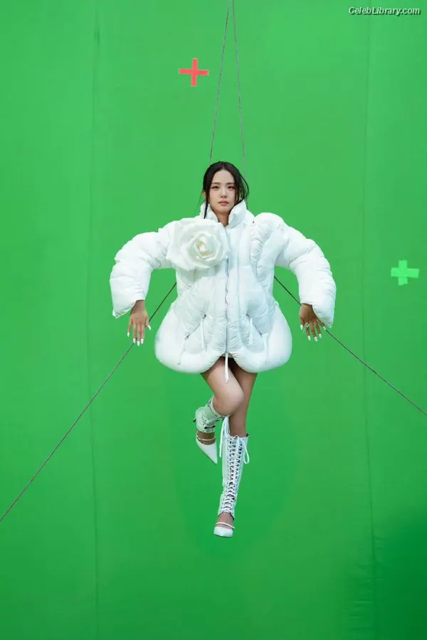 Jisoo - BLΛƆKPIИK ( BLACKPINK ) photo 13 of 2451