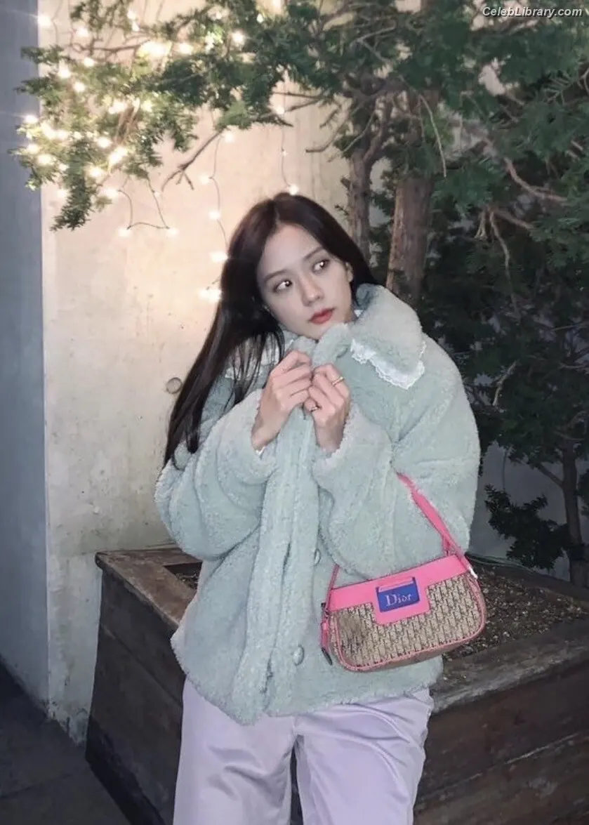 Jisoo - BLΛƆKPIИK ( BLACKPINK ) photo 13 of 2451