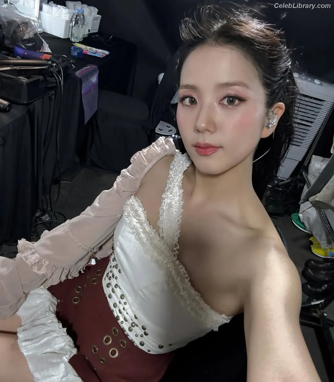 Jisoo  - BLΛƆKPIИK ( BLACKPINK ) photo 2 of 2451