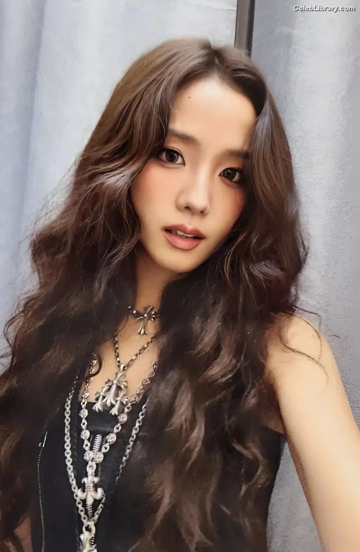 Jisoo  - BLΛƆKPIИK ( BLACKPINK ) photo 10 of 2451