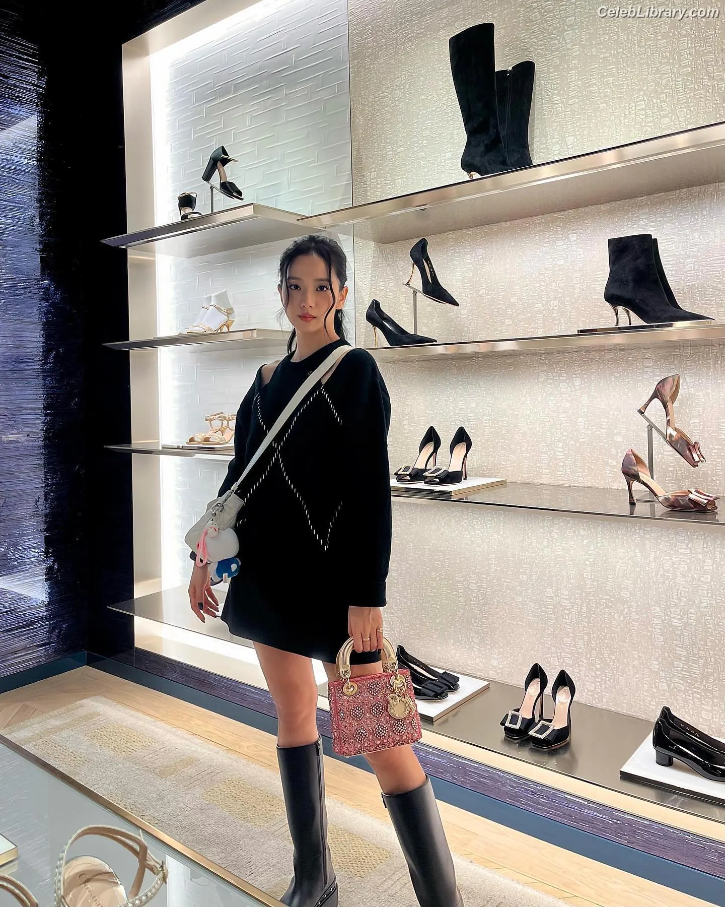 Jisoo  - BLΛƆKPIИK ( BLACKPINK ) photo 23 of 2451