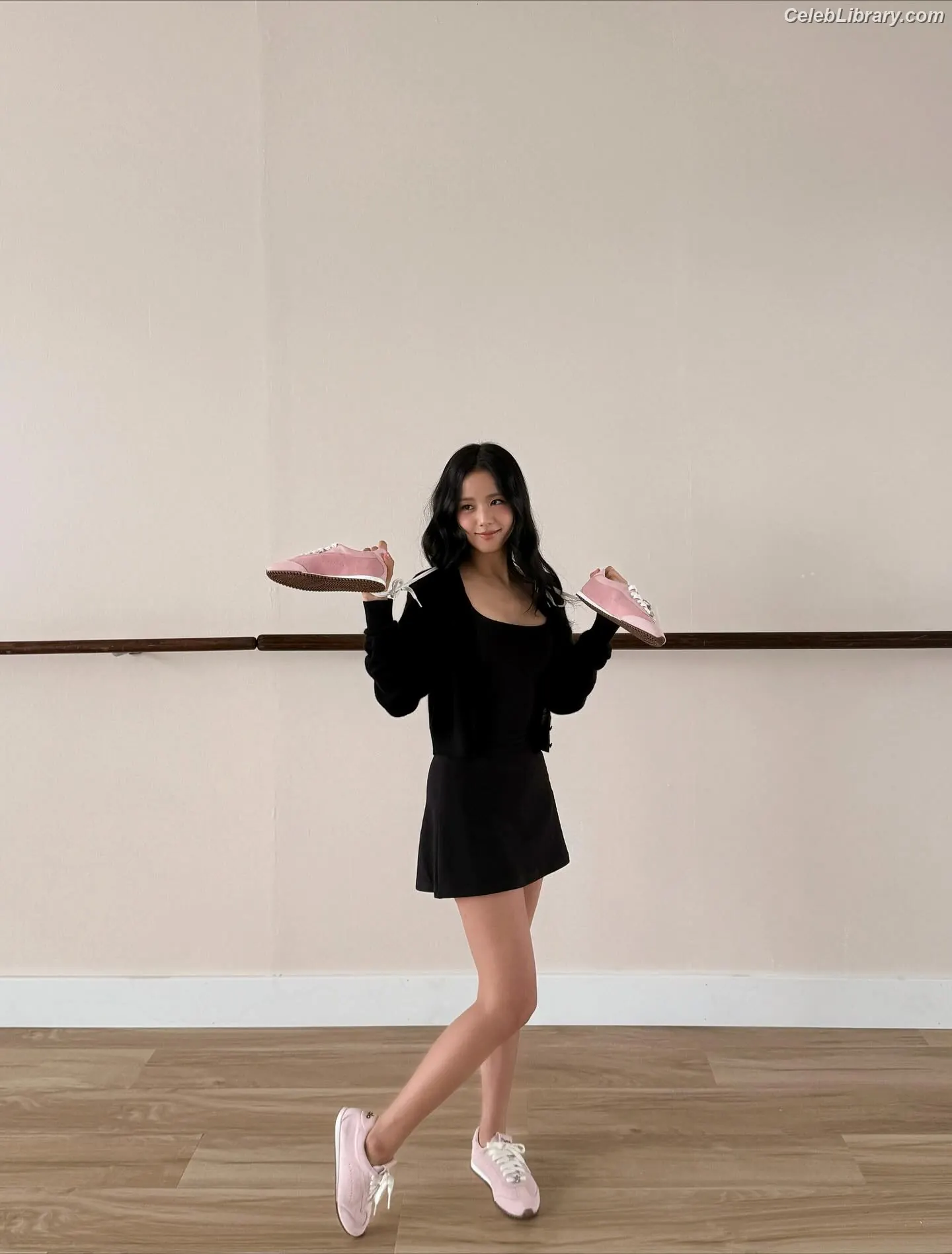 Jisoo - BLΛƆKPIИK ( BLACKPINK ) photo 14 of 2451