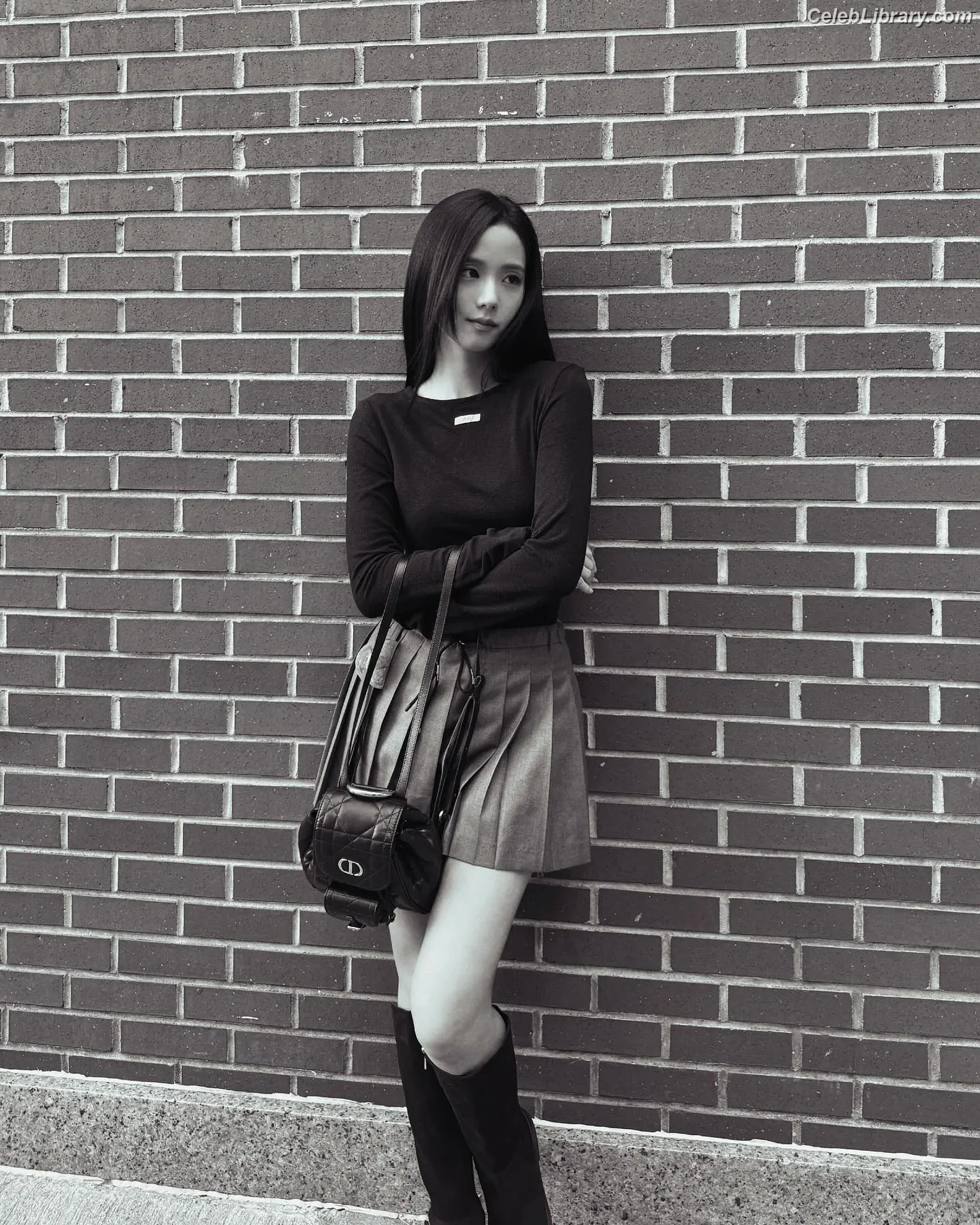 Jisoo  - BLΛƆKPIИK ( BLACKPINK ) photo 2 of 2451