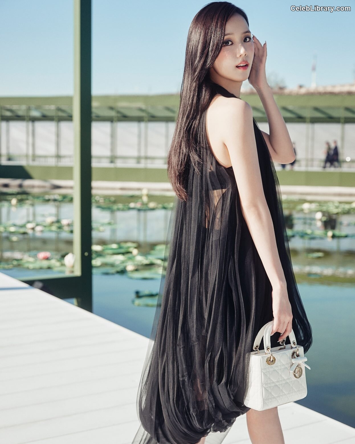 Jisoo  - BLΛƆKPIИK ( BLACKPINK ) photo 13 of 2451