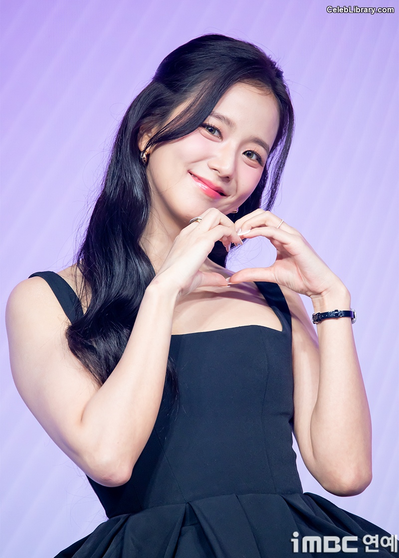 Jisoo  - BLΛƆKPIИK ( BLACKPINK ) photo 10 of 2451
