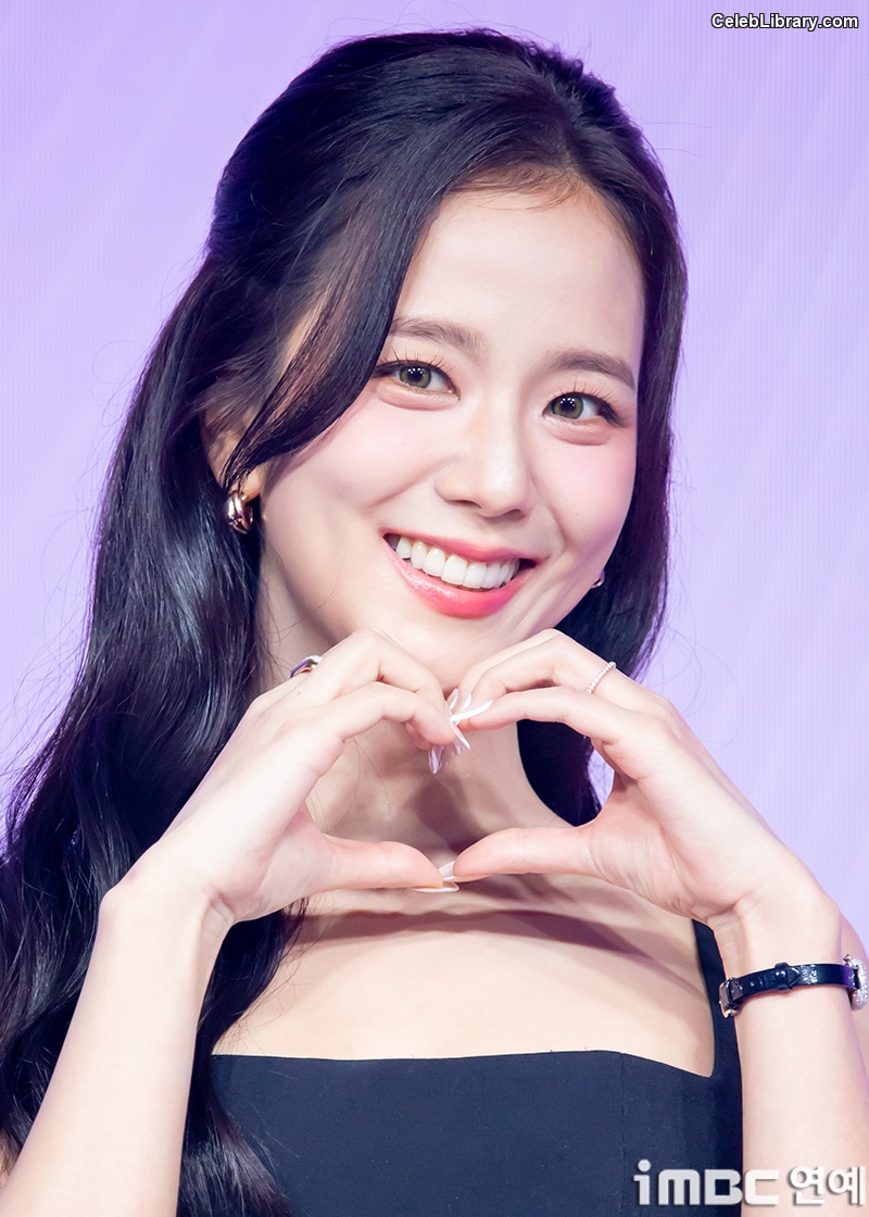 Jisoo  - BLΛƆKPIИK ( BLACKPINK ) photo 11 of 2451
