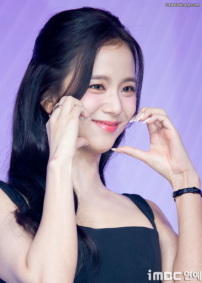 Jisoo  - BLΛƆKPIИK ( BLACKPINK ) photo 22 of 2451