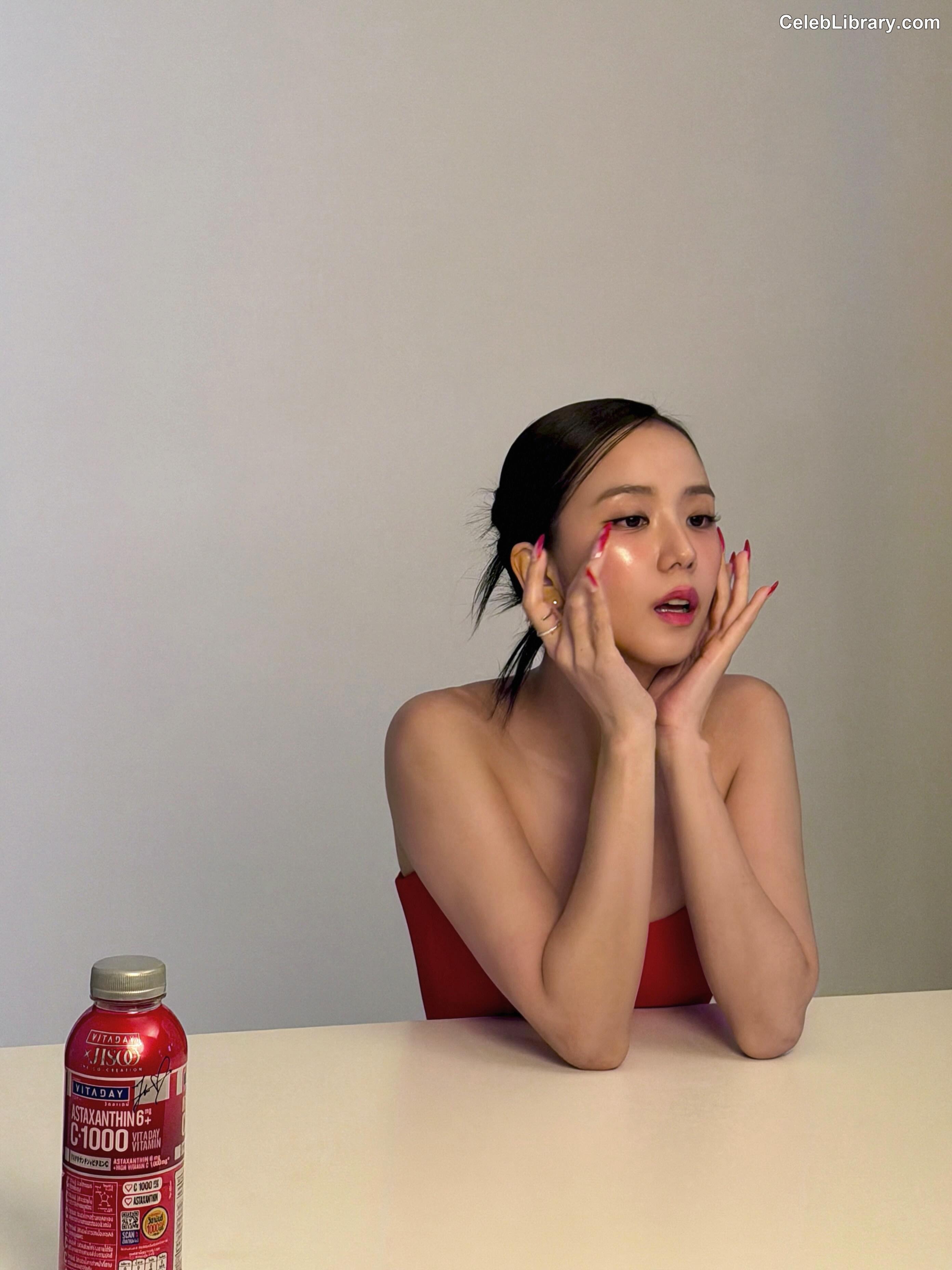 Jisoo  - BLΛƆKPIИK ( BLACKPINK ) photo 7 of 2451