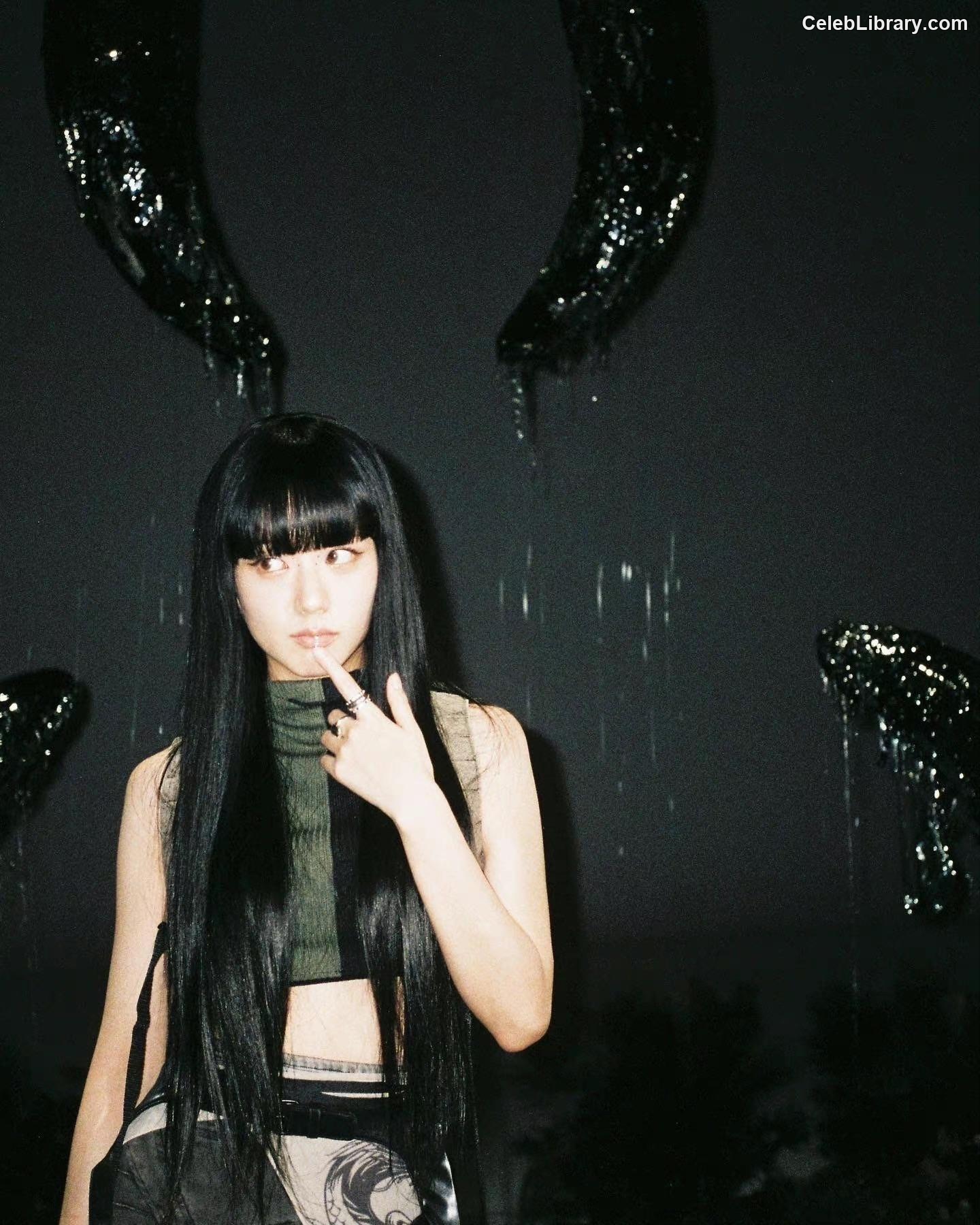 Jisoo  - BLΛƆKPIИK ( BLACKPINK ) photo 1 of 2451