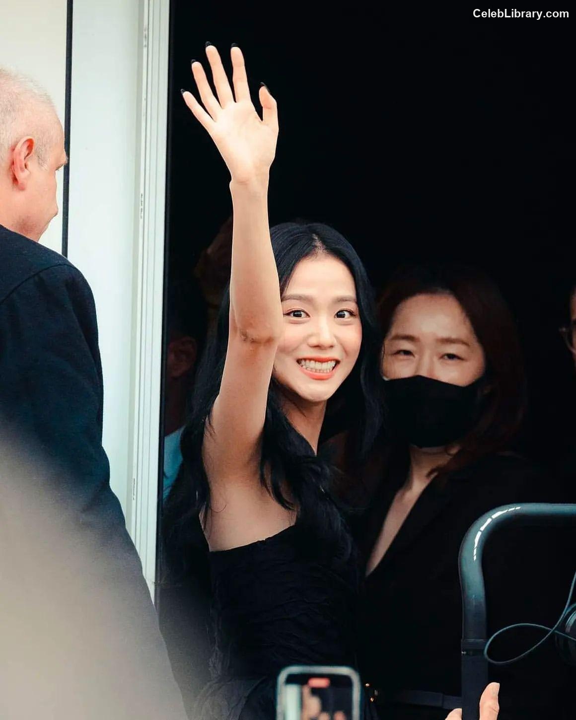 Jisoo  - BLΛƆKPIИK ( BLACKPINK ) photo 2 of 2451