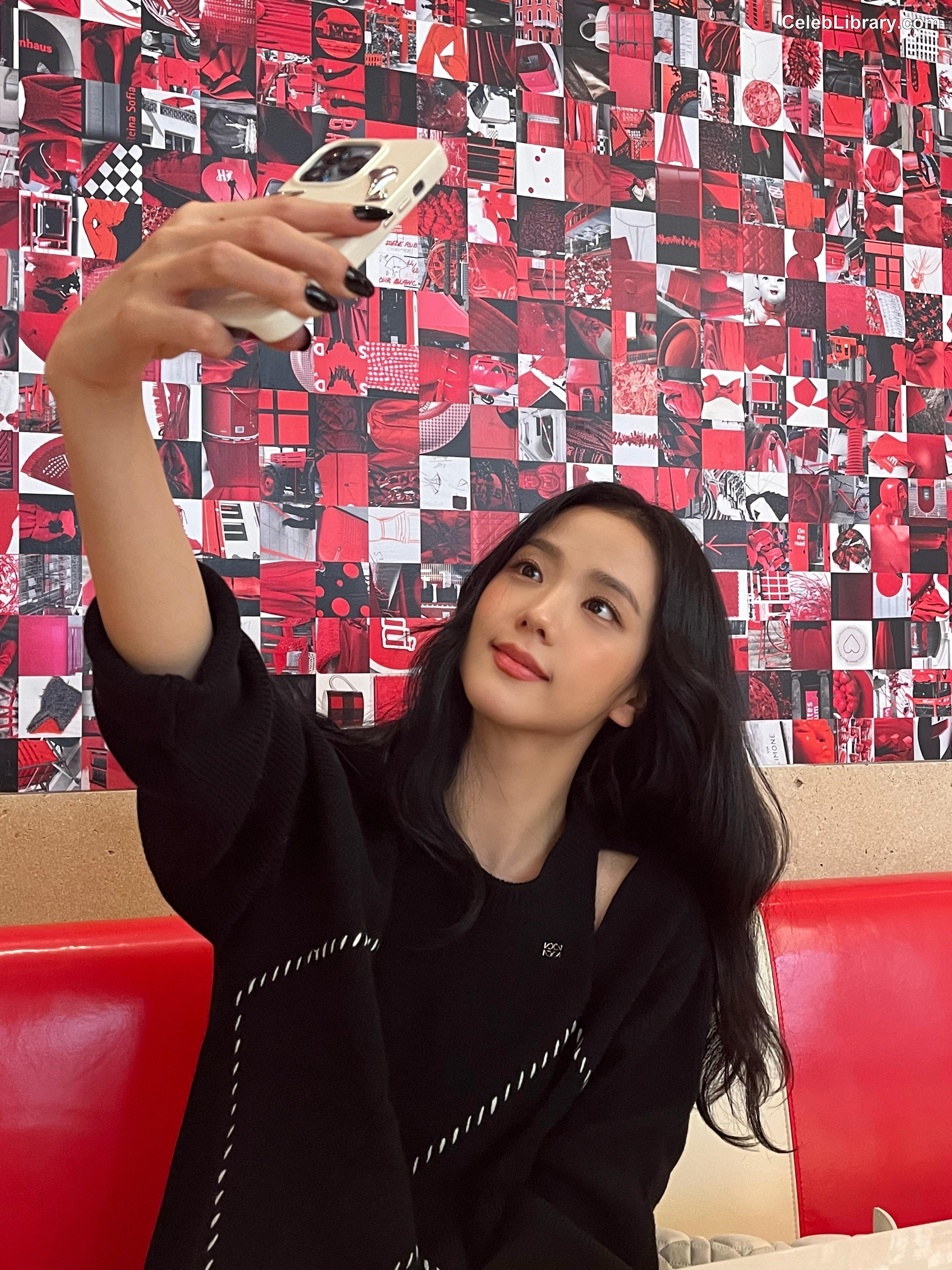 Jisoo  - BLΛƆKPIИK ( BLACKPINK ) photo 13 of 2451