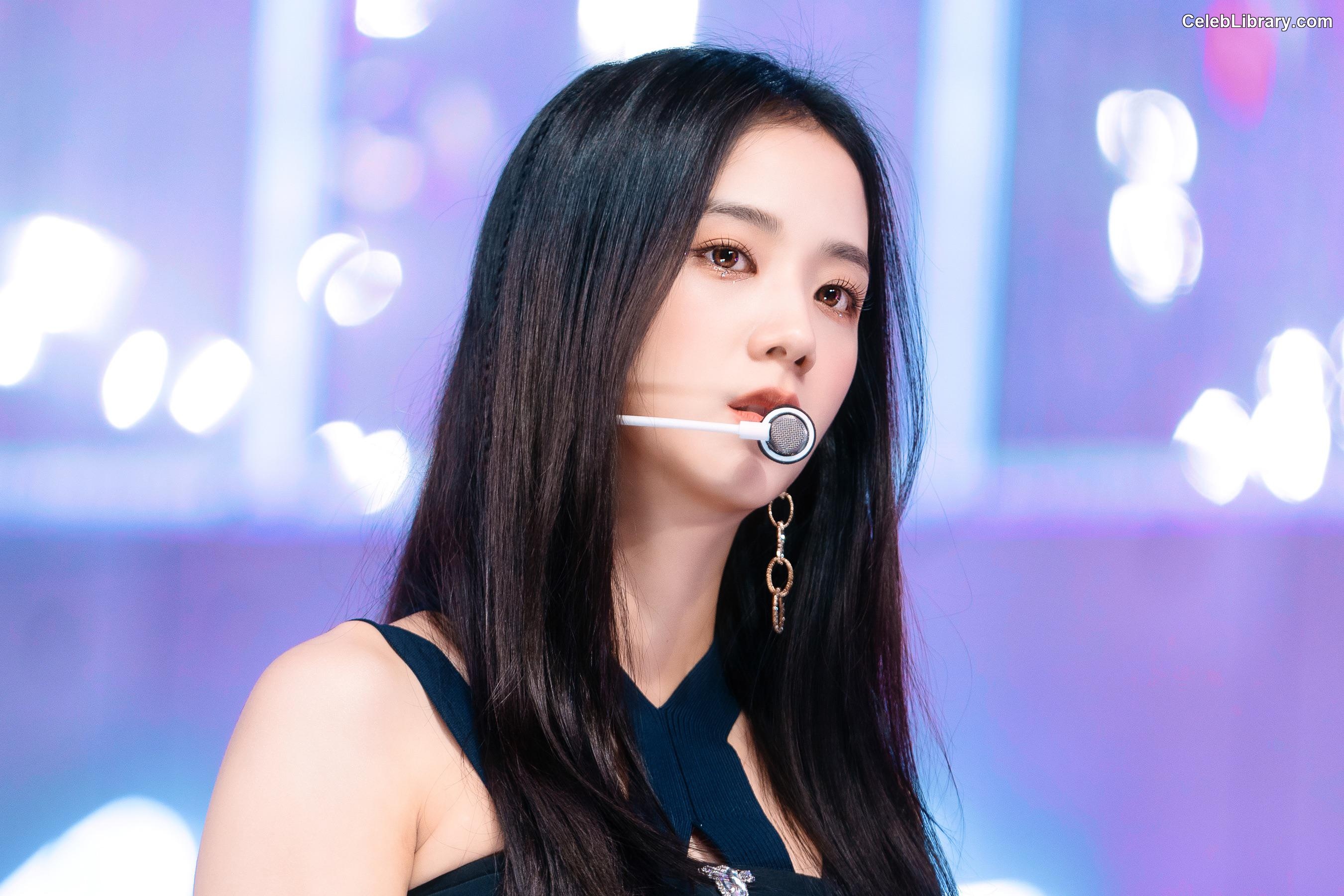 Jisoo  - BLΛƆKPIИK ( BLACKPINK ) photo 2 of 2451