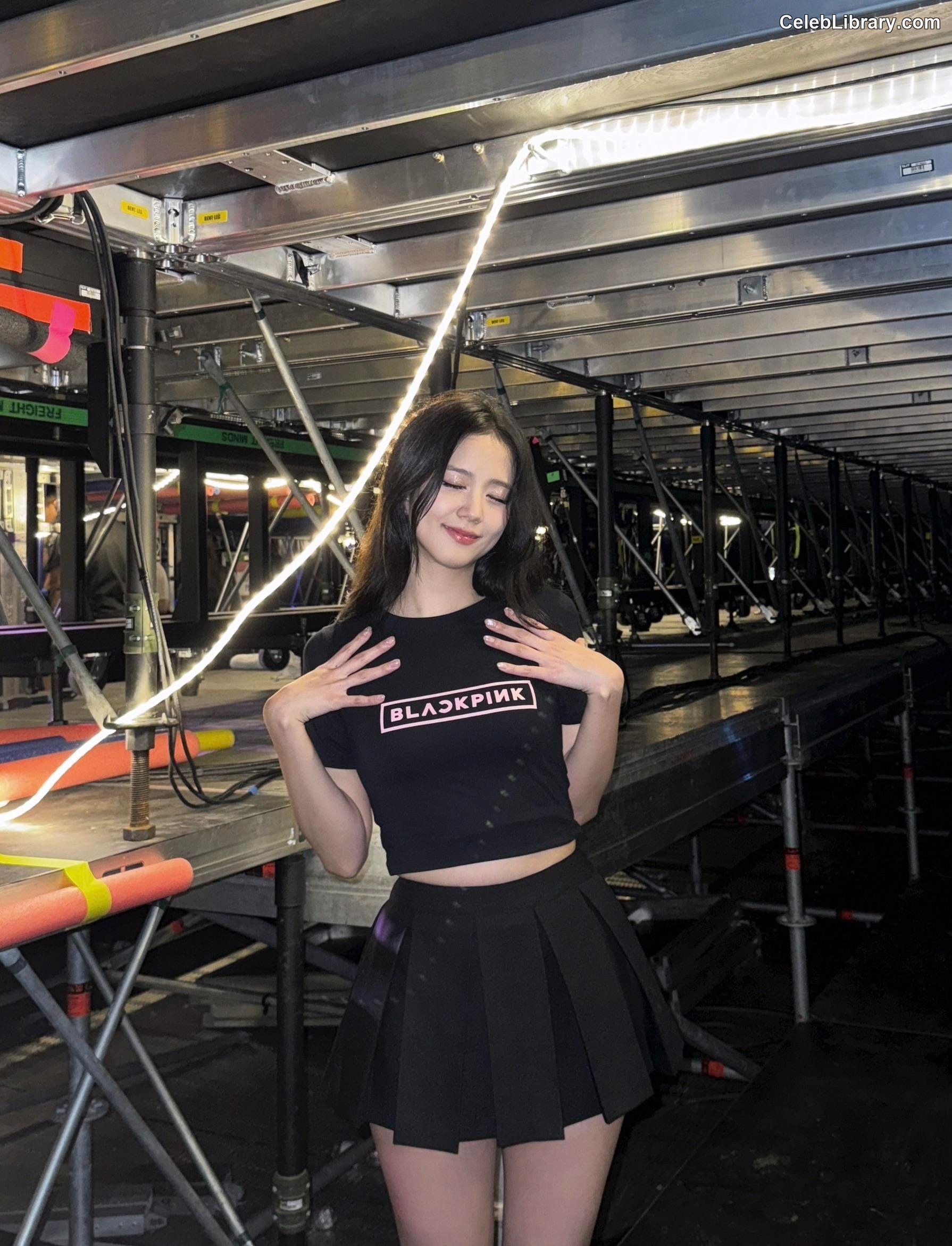 Jisoo  - BLΛƆKPIИK ( BLACKPINK ) photo 10 of 2451