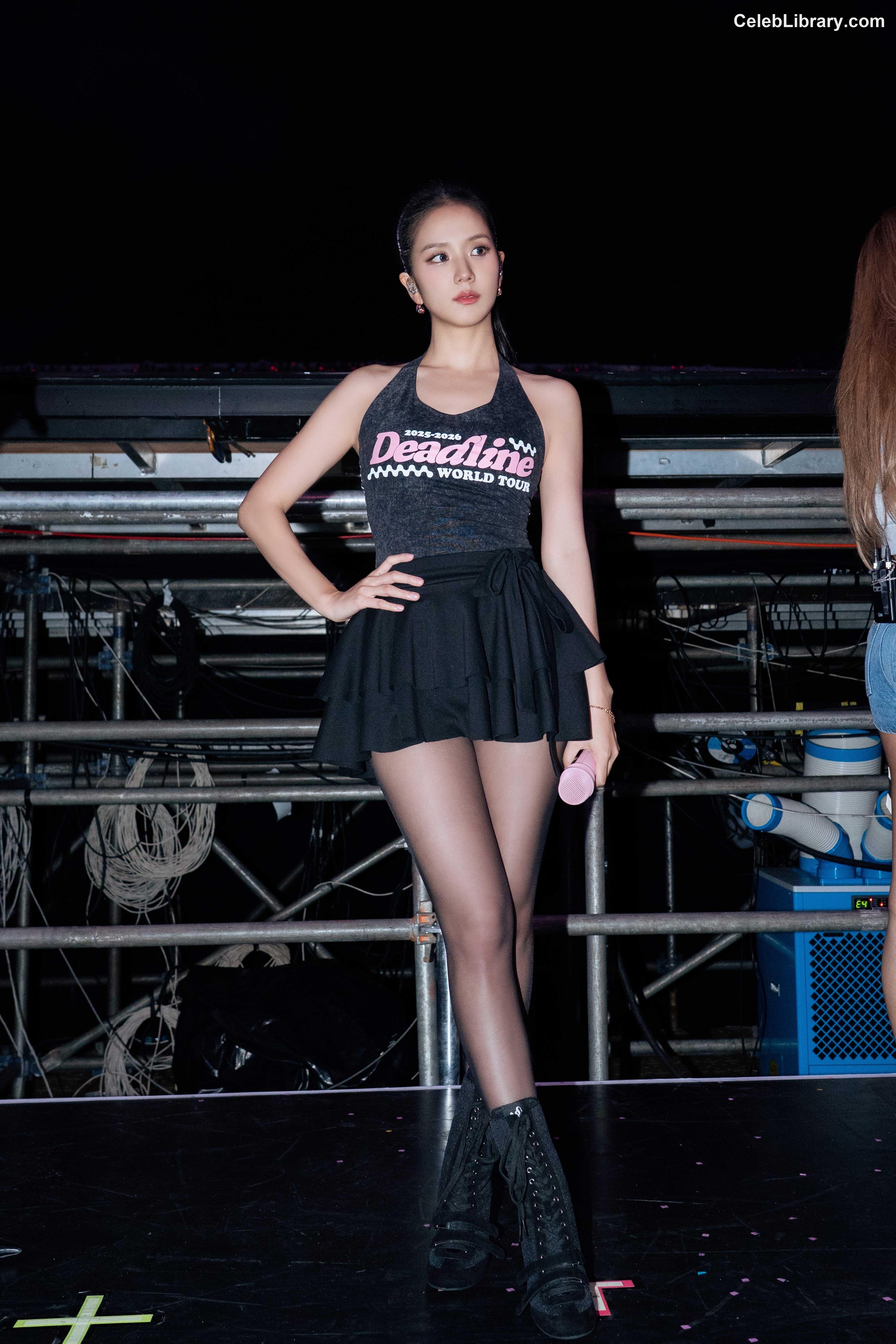 Jisoo  - BLΛƆKPIИK ( BLACKPINK ) photo 2 of 2451