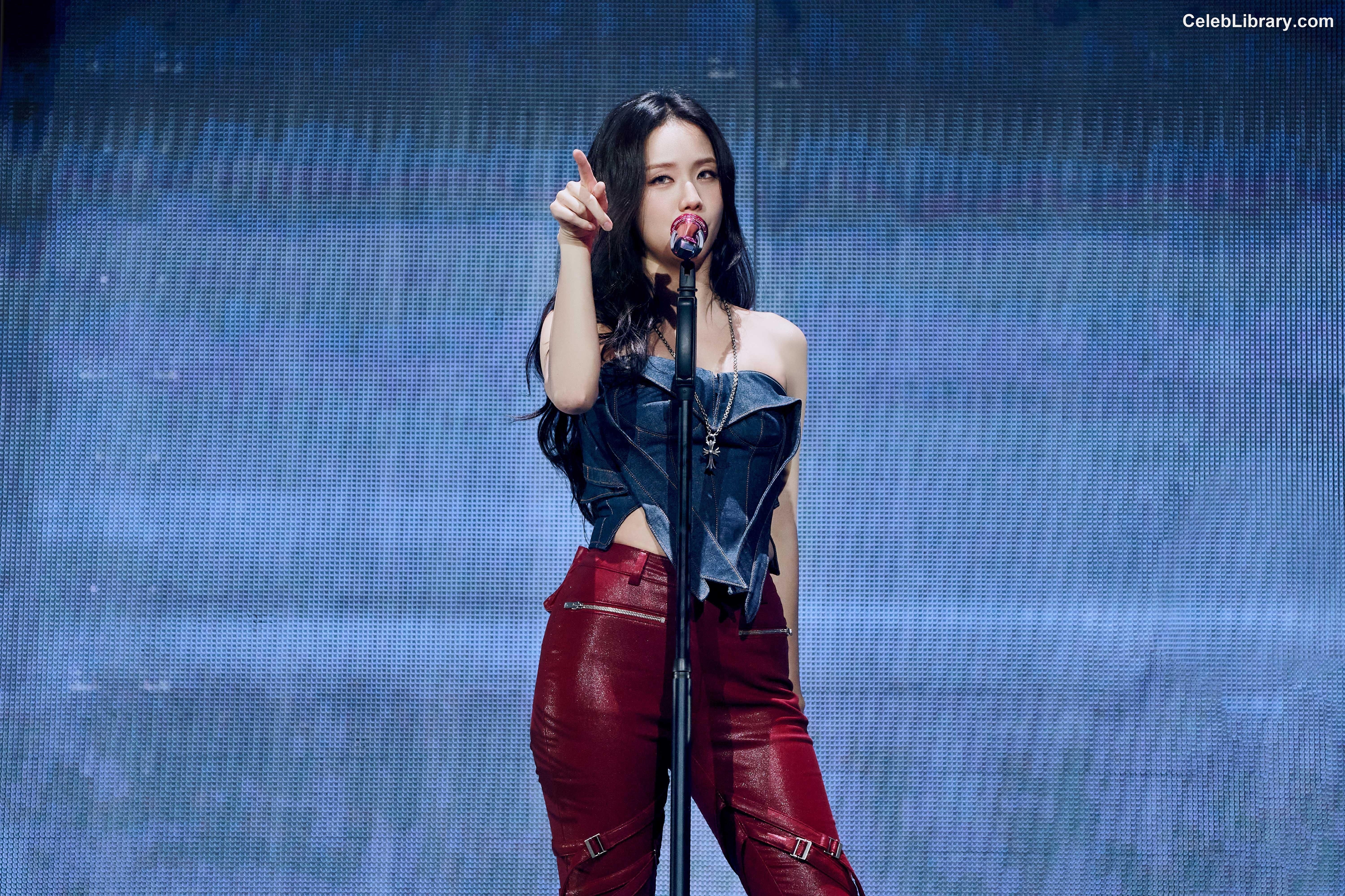Jisoo  - BLΛƆKPIИK ( BLACKPINK ) photo 6 of 2451