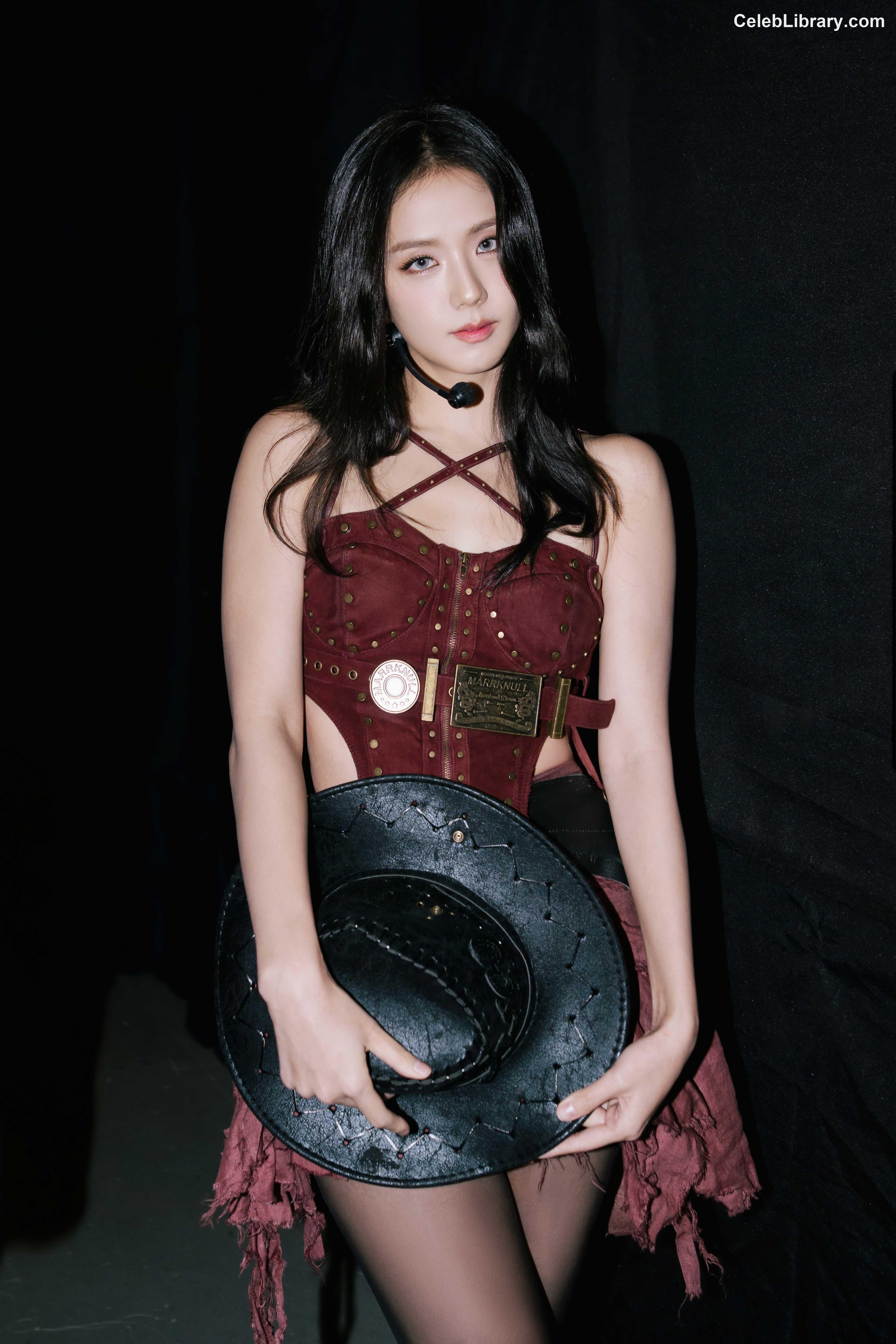 Jisoo  - BLΛƆKPIИK ( BLACKPINK ) photo 10 of 2451