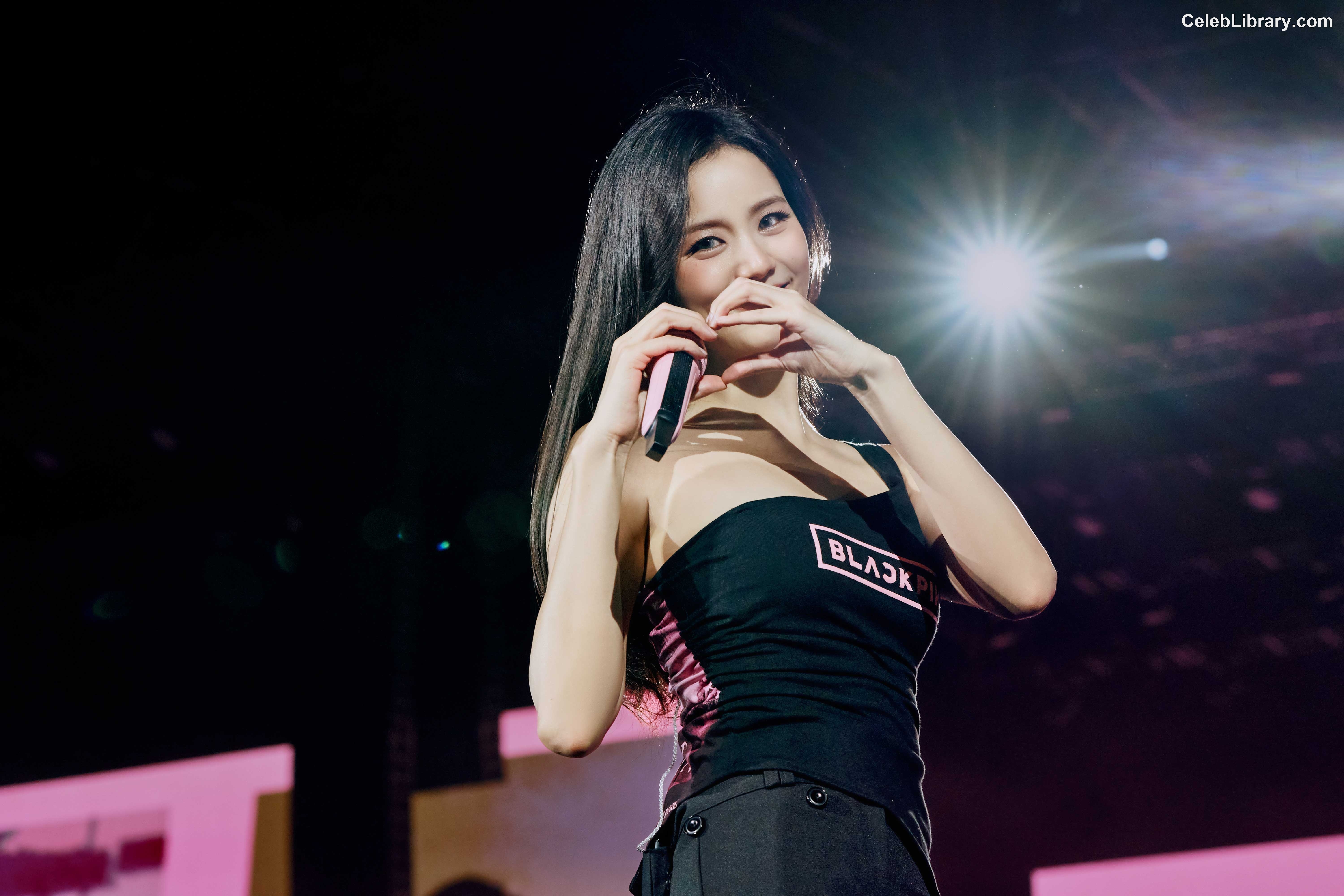 Jisoo  - BLΛƆKPIИK ( BLACKPINK ) photo 5 of 2451