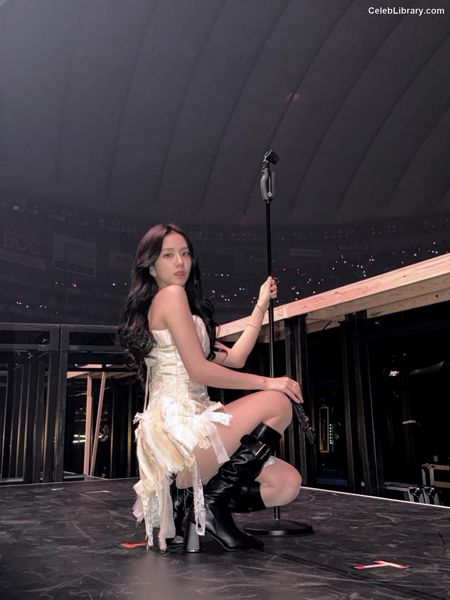 Jisoo  - BLΛƆKPIИK ( BLACKPINK ) photo 2 of 2451