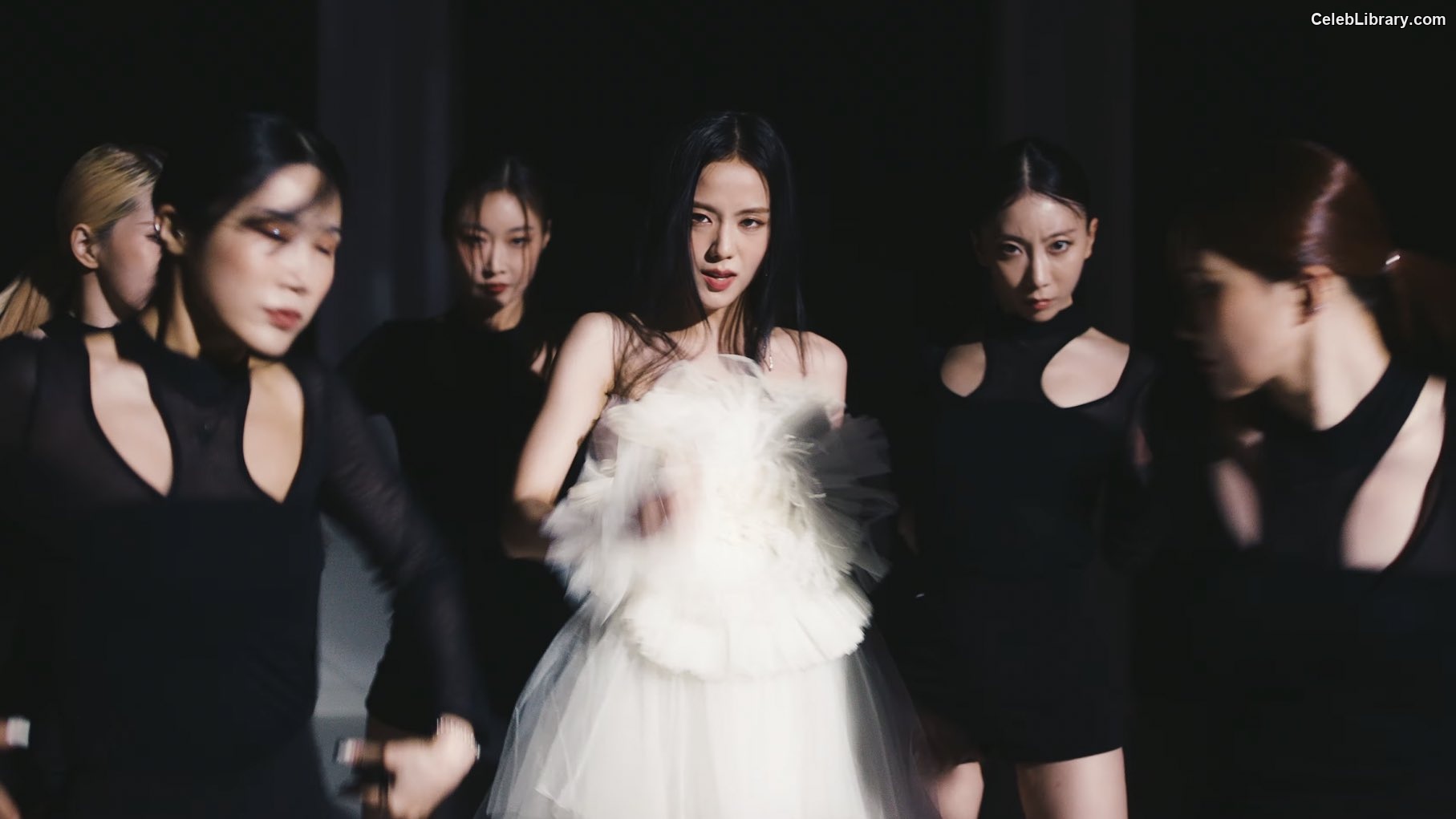 Jisoo  - BLΛƆKPIИK ( BLACKPINK ) photo 19 of 2451