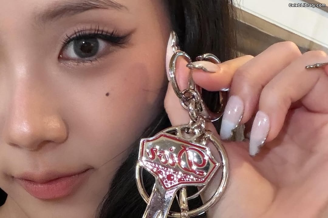 Jisoo  - BLΛƆKPIИK ( BLACKPINK ) photo 22 of 2451
