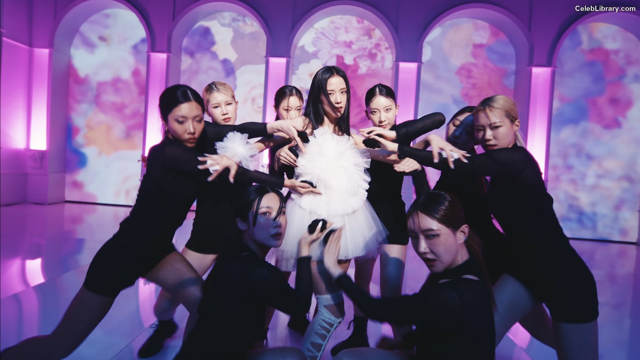 Jisoo  - BLΛƆKPIИK ( BLACKPINK ) photo 22 of 2451