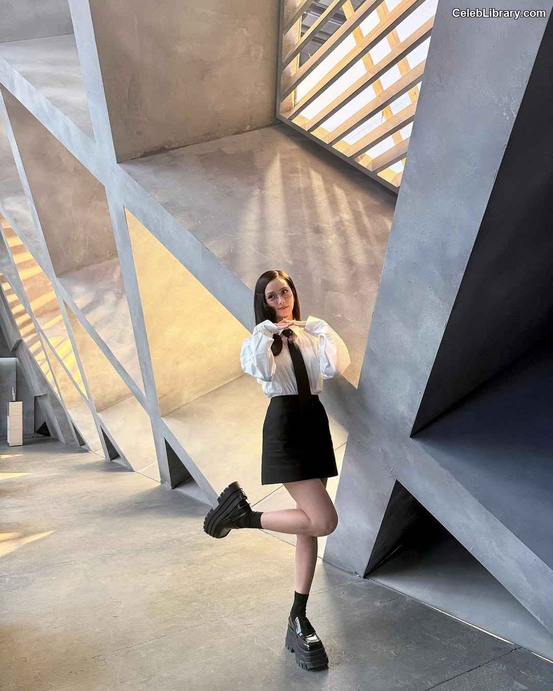 Jisoo  - BLΛƆKPIИK ( BLACKPINK ) photo 2 of 2451
