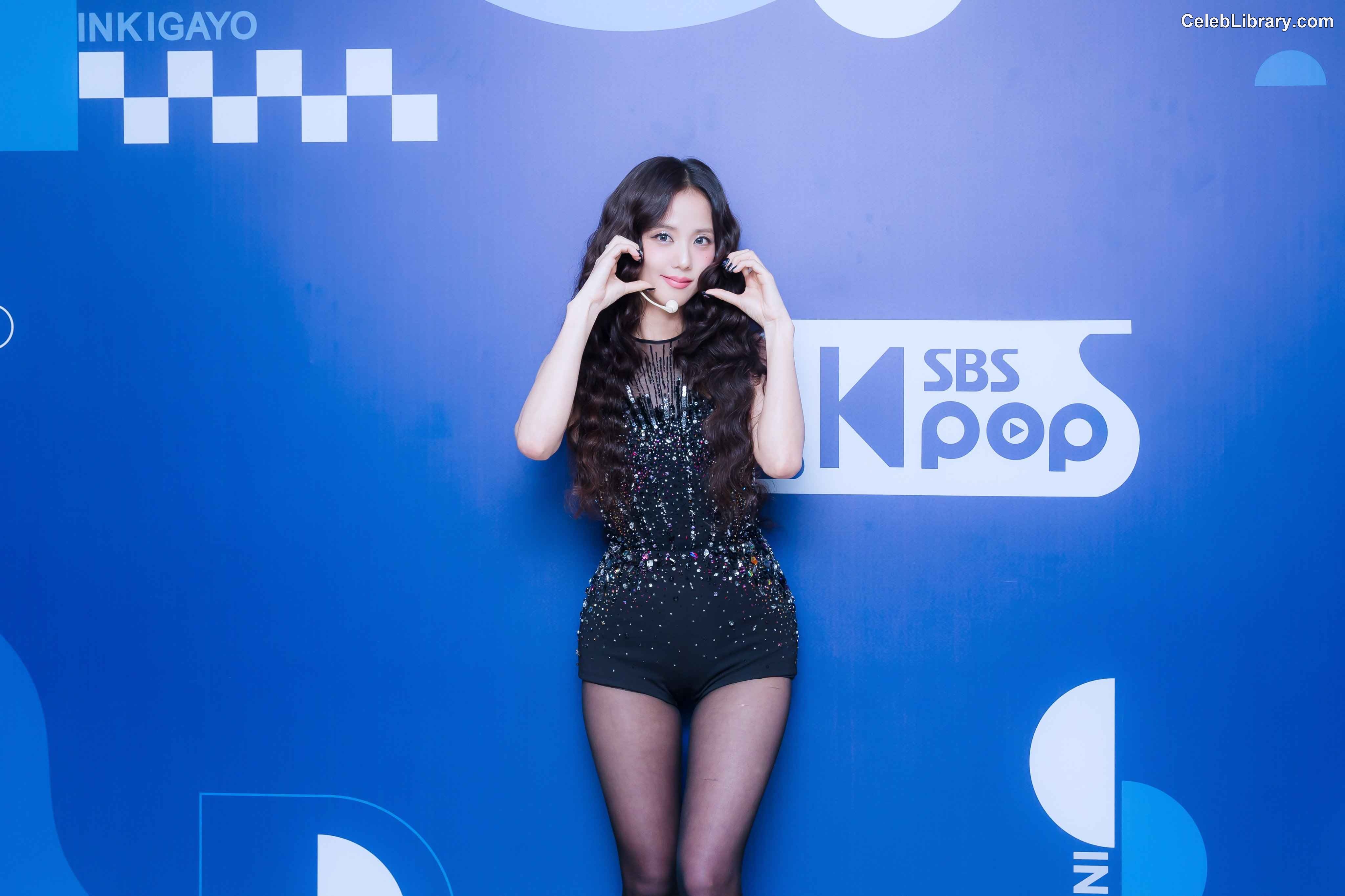 Jisoo  - BLΛƆKPIИK ( BLACKPINK ) photo 21 of 2451