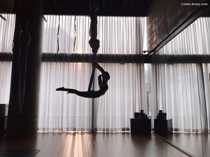Jisoo  - BLΛƆKPIИK ( BLACKPINK ) photo 1 of 2451