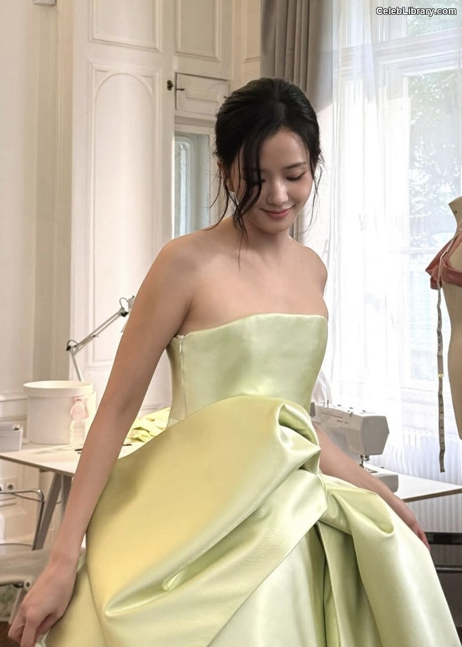 Jisoo  - BLΛƆKPIИK ( BLACKPINK ) photo 8 of 2451