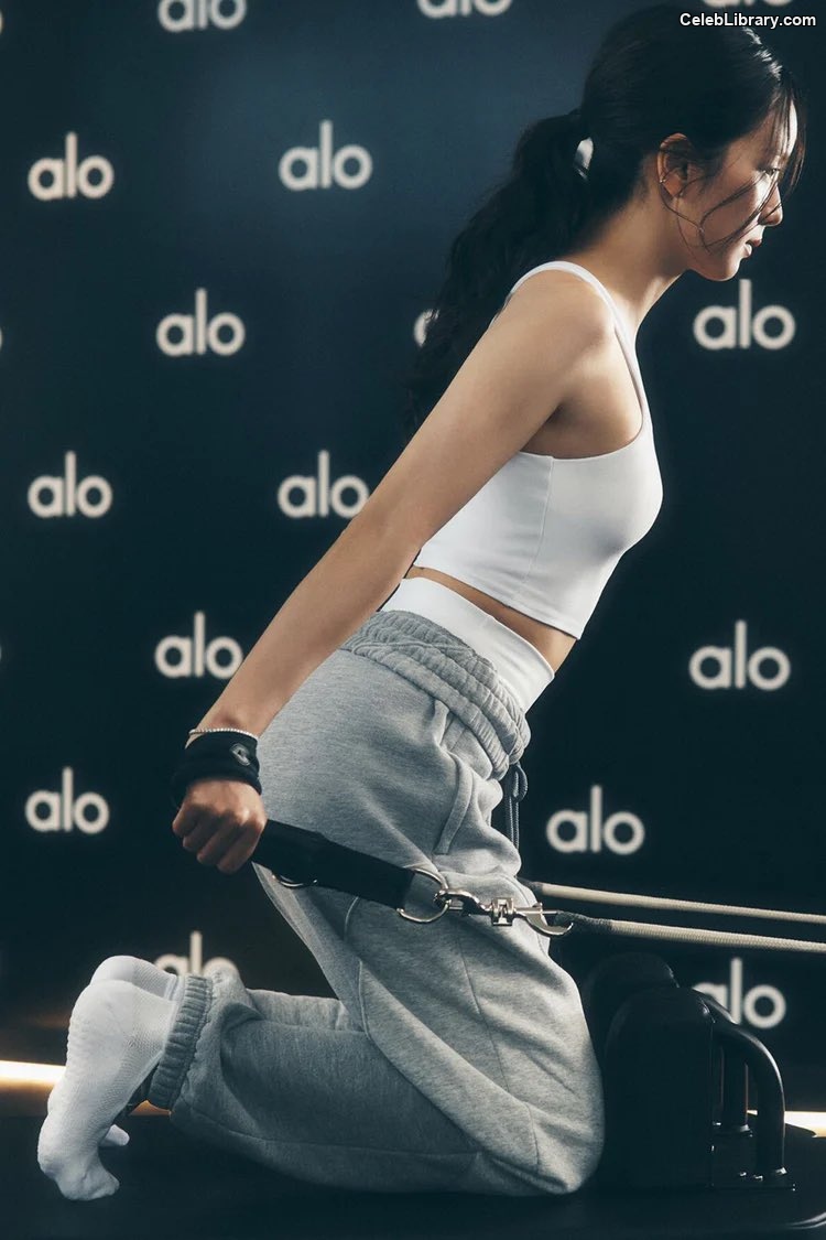 Jisoo  - BLΛƆKPIИK ( BLACKPINK ) photo 2 of 2451