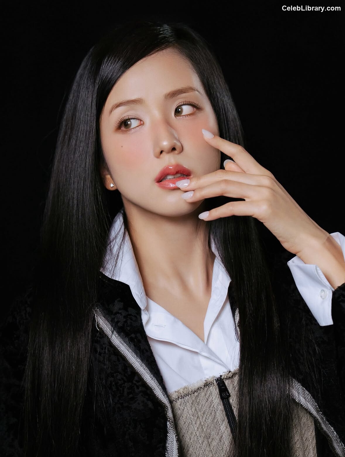 Jisoo  - BLΛƆKPIИK ( BLACKPINK ) photo 13 of 2451